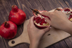 preparing pomegranate seeds for juice